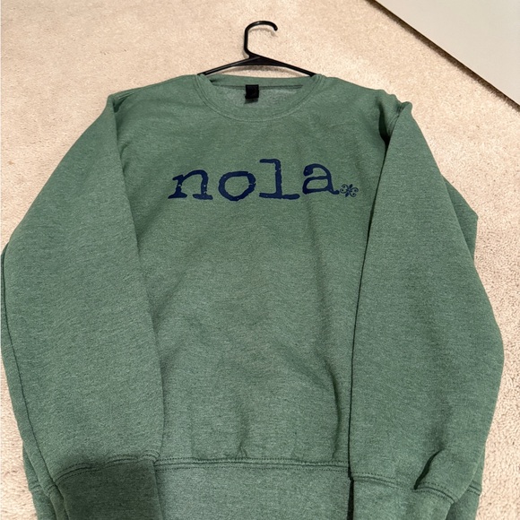 Gildan Sweaters - Gildan Green Sweater with Blue 'Nola' Print